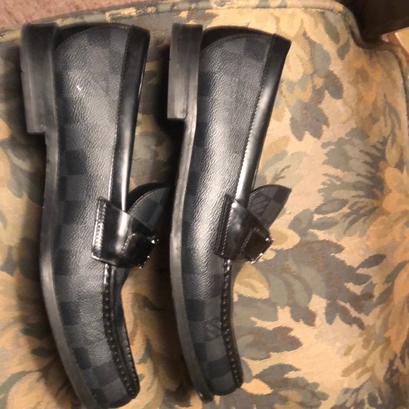 Louis Vuitton - Picture 7 of 8